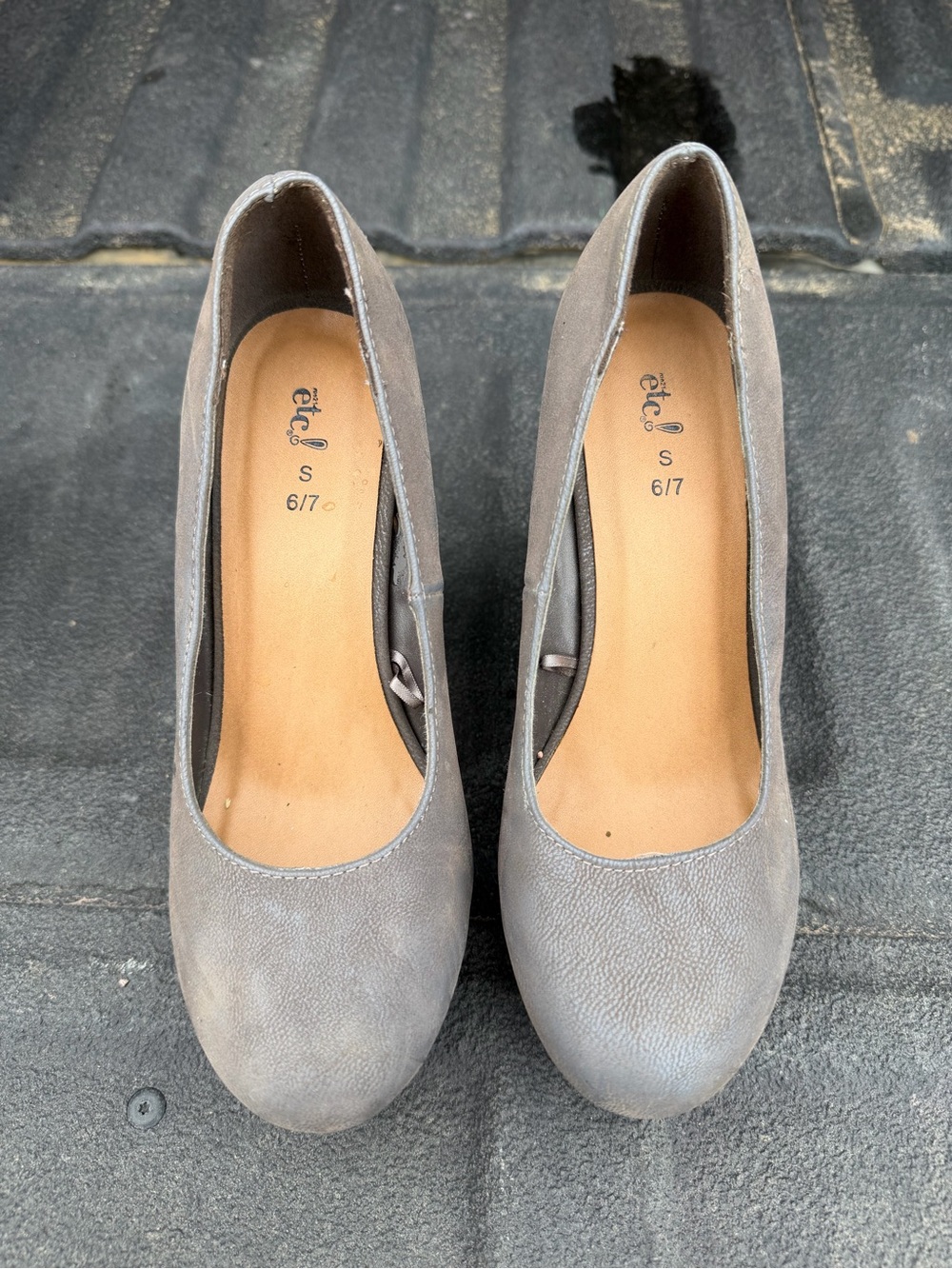 .Grey Women's Round-Toe Pumps